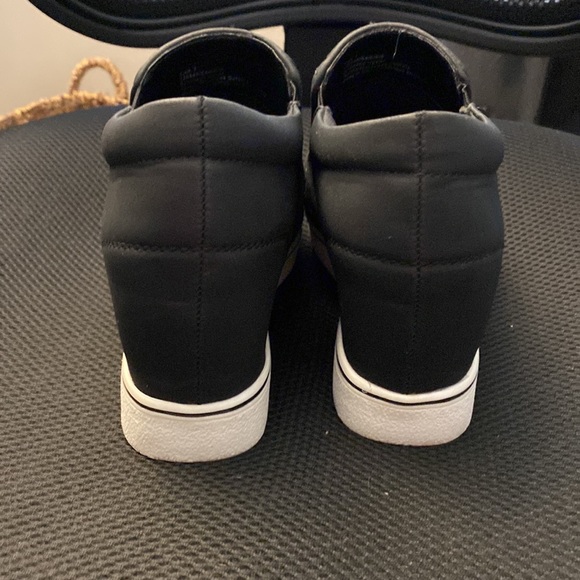 Black ‘Runner Like’ Heel - Picture 4 of 5